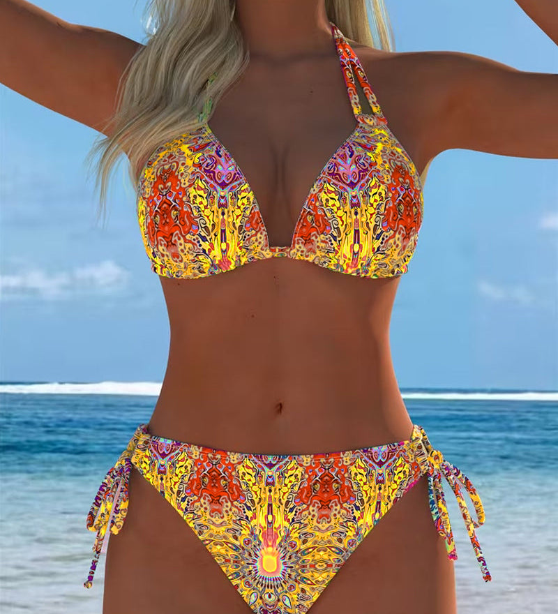 "Krāsains Bikini ar Kakla Siksniņu" can be rewritten as "Krāsains Bikini ar Kakla Siksniņu Dizains".