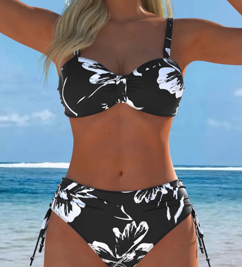 Augstapkakļa rakstains divdaļīgs bikini