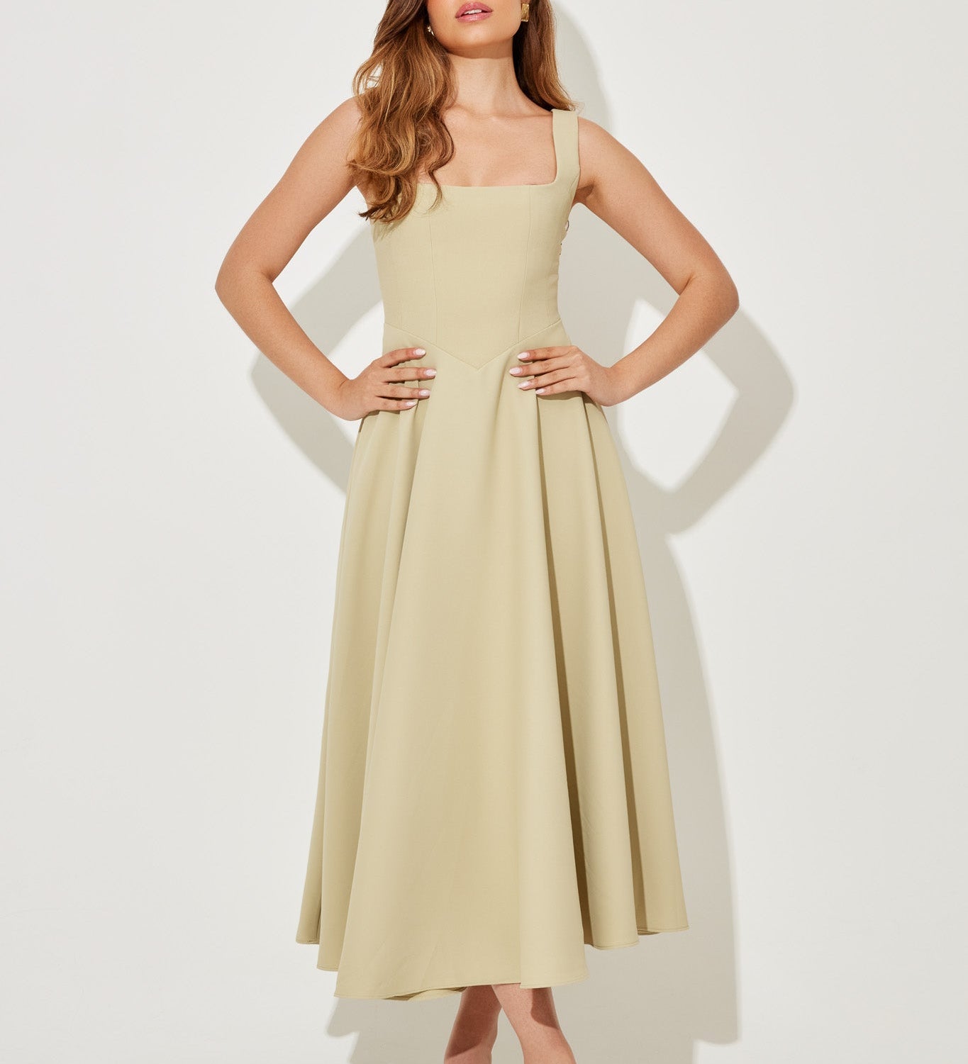 Amelia | Eleganta un plūstoša midi kleita