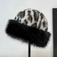 Leopardu raksts Melns / VIENS