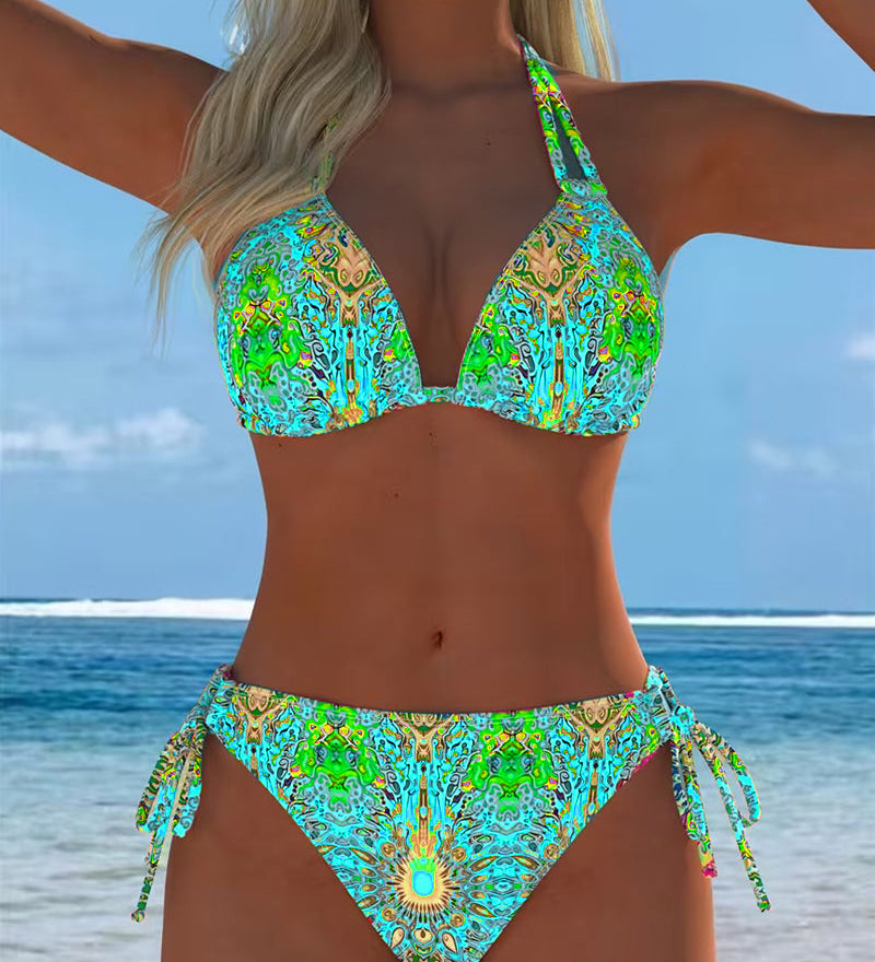 "Krāsains Bikini ar Kakla Siksniņu" can be rewritten as "Krāsains Bikini ar Kakla Siksniņu Dizains".
